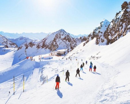 Няколко души загинаха в Италианските Алпи при отчупване на парче от ледник