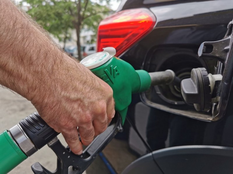 Байдън призова собствениците на бензиностанции да свалят цените