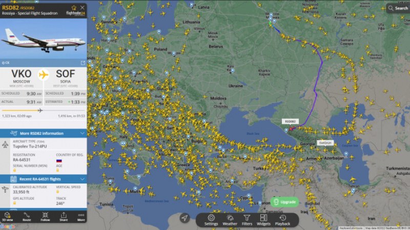 Самолет от специалния ескадрон на Русия лети по посока София,