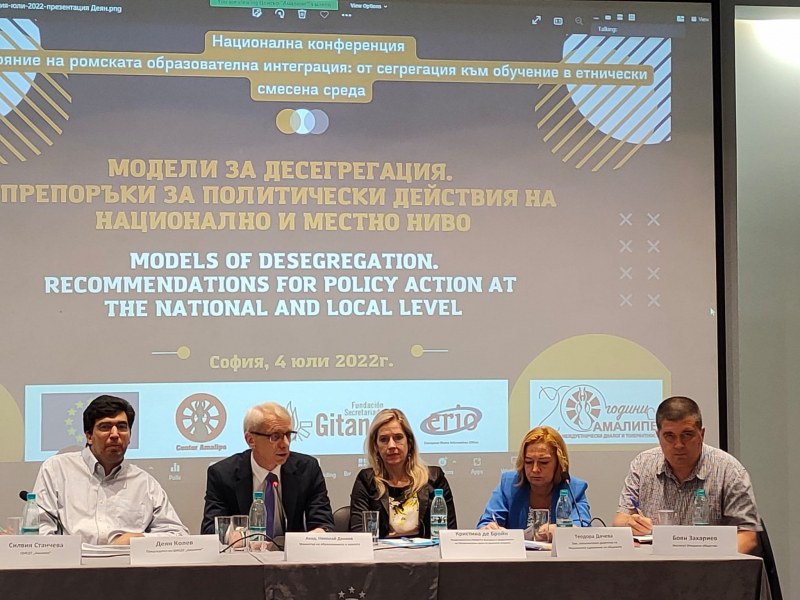 Министър Денков: Бъдещи учители карат стаж 