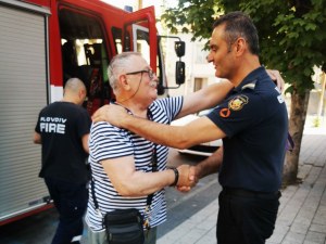 Пловдивски огнеборци помогнаха на 77-годишен мъж, чиято кола пропадна в канал