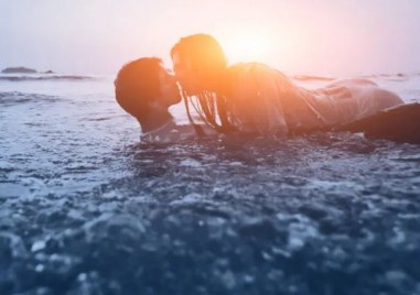 Във филмите когато двойка прави секс на плажа това винаги
