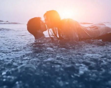 Няколко полезни съвета за секс на плажа… без пясък 