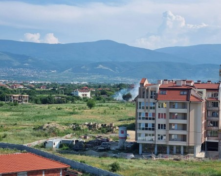 Облаци дим се носят над Прослав, пожарни пътуват към мястото