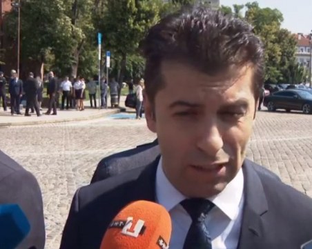 Петков: Очакваме няколко депутати да решат към кого имат лоялност