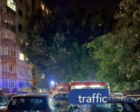 Запали се апартамент в Кючука, две пожарни борят стихията