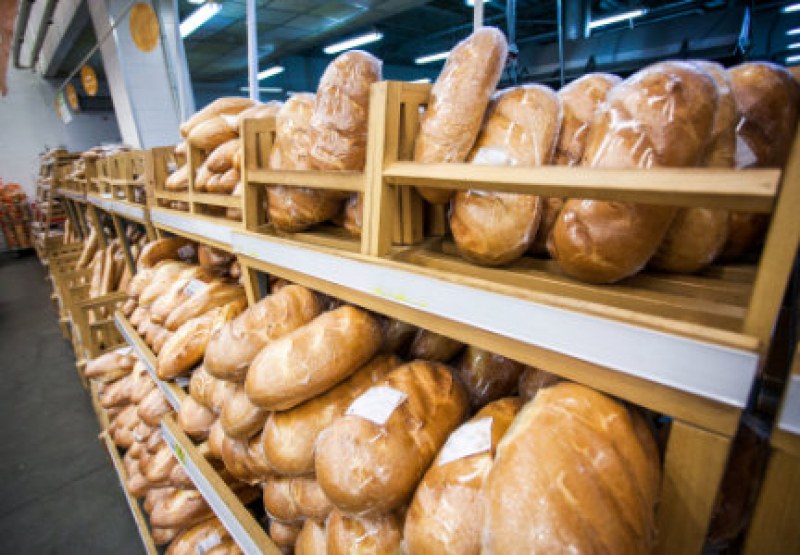Нинова нареди проверки на цената на хляба, прогнозира троен спад