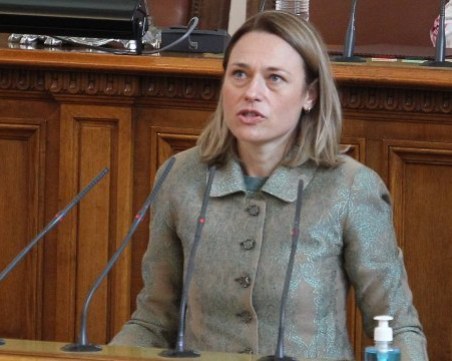 Митева: В моя кабинет депутат от отцепилите се е заявявал колко струва