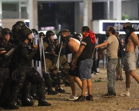 Сблъсъци по време на протестите в Скопие, над 50 ранени полицаи