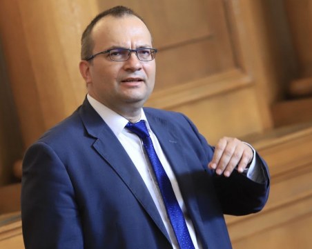 Депутат от ДБ: Има смисъл да говорим с ИТН, няма място за лични емоции