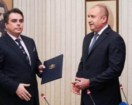 Президентът ще се срещне с Асен Василев за връчения мандат