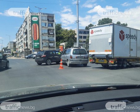 Сблъсък на две коли затапи кръговото на Панаира