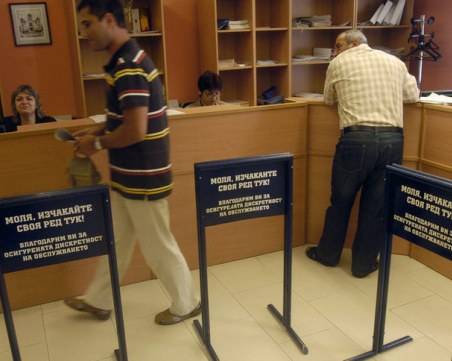 Удължават работното време на голяма част от администрацията у нас