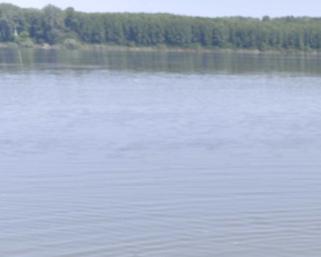 Заседнала секция от състава на румънски кораб затвори плавателния път по Дунав край Белене