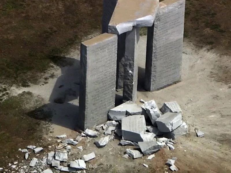 Взривиха мистериозен паметник в Джорджия, властите издирват извършителя