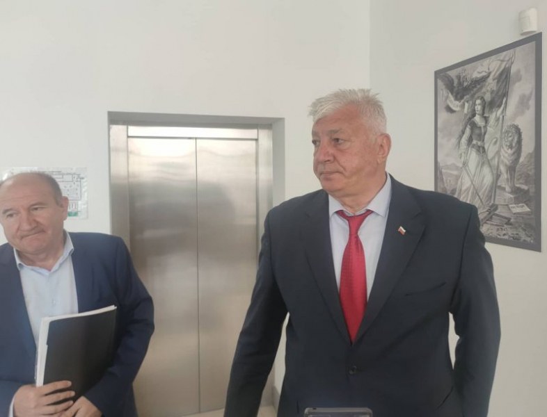Зико: Няма да допуснем да върнат паважа на ул. 