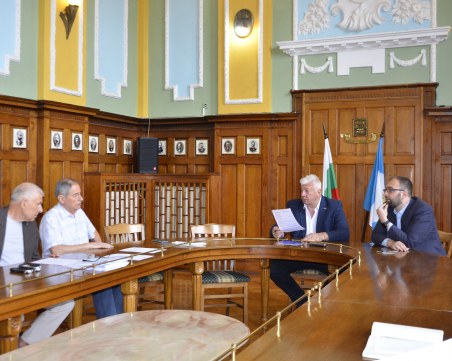 Казусът със сграда на Операта се заплита, комисия ще търси място