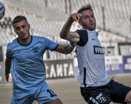 Стартовите състави на Локомотив и Пирин