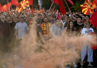 В Северна Македония напрежението не стихва в очакване парламентът да