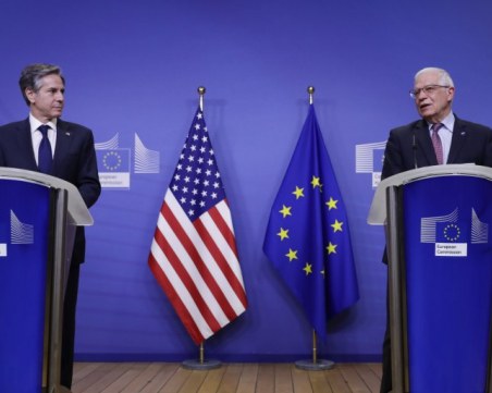 Блинкен и Борел приветстваха 