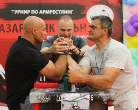 Над 120 състезатели взеха участие на силния международен турнир канадска борба в Пазарджик