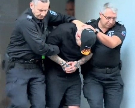 Семерджиев сам взел стълбата, по която се покачил до жилището си