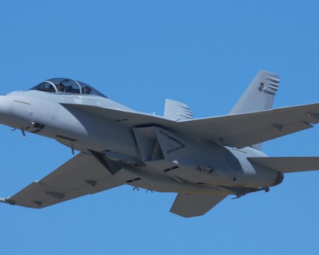 Американски изтребител падна от самолетоносач в Средиземно море