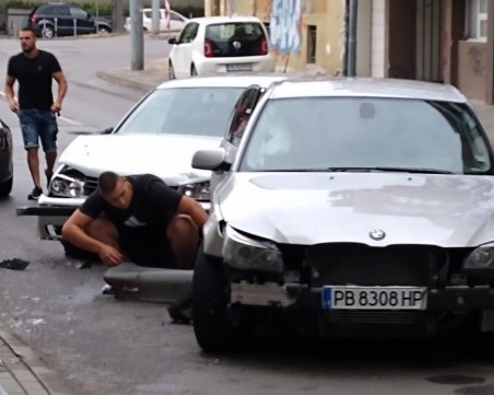 Две коли се удариха в Кършияка, на метри от майка с количка