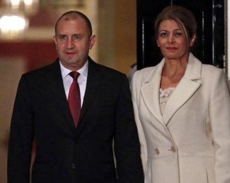 Румен Радев пристигна в Черна гора заедно с Десислава Радева