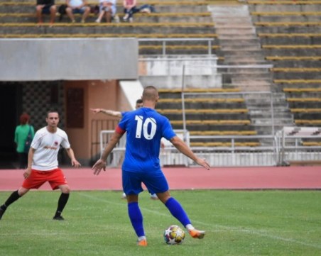 Спартак започна с победа в контролите