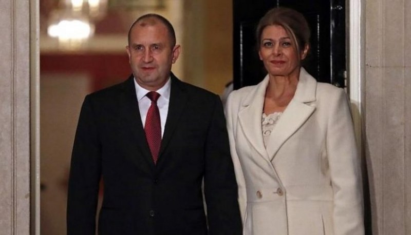 Румен Радев пристигна в Черна гора заедно с Десислава Радева
