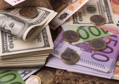 Курсът на долара почти достигна този на еврото И към