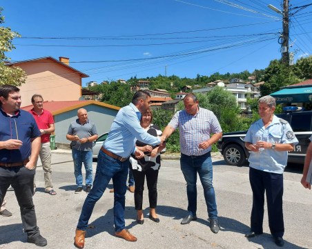 С курбан откриха ремонтирания път за Храбрино и високите села от община 