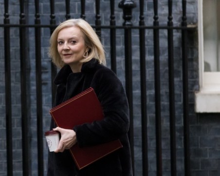 Жена влиза в надпреварата за мястото на Борис Джонсън