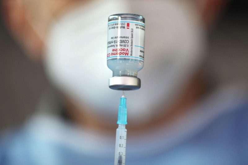 Здравни агенции на ЕС: Да се обмисли поставяне на втора бустерна доза Covid ваксина