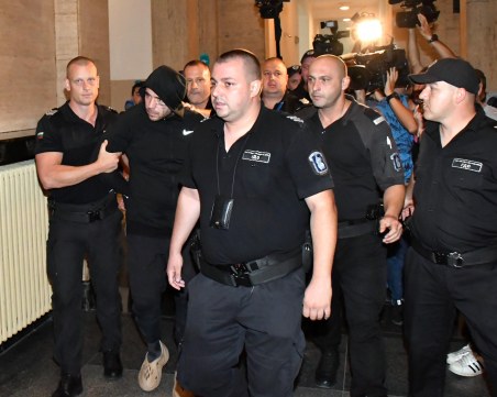 300 икони и пълен шкаф с вибратори са открити в дома на Георги Семерджиев