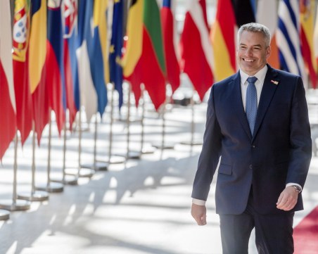 Австрийският канцлер: Ако не преборим инфлацията, остава само едно – алкохол и психотропни лекарства