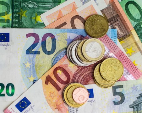 Еврото с рекордно нисък спад от 20 години