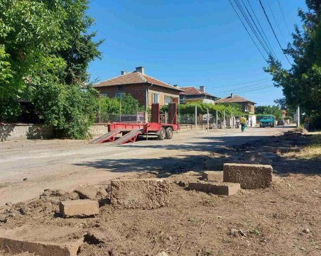 Започнаха ремонтите в поредно село от Община 