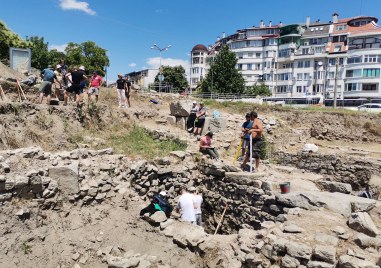 Подновиха отново археологическите разкопки на обект Източна порта на Филипопол