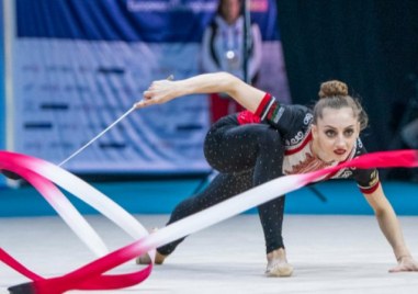 Най добрата българска гимнастичка Боряна Калейн спечели златен медал на обръч