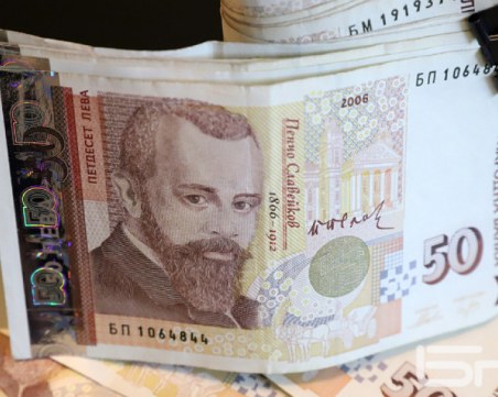 Плащат на 3500 по 100 лв. на месец, ако учат в определени направления