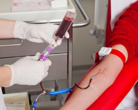 Четирима от задържаните за търговия с кръв остават в ареста