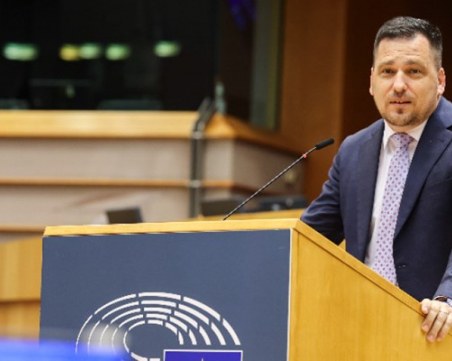 Водни знаци и сенки показват: В чекмеджето на Борисов не е имало пари и злато