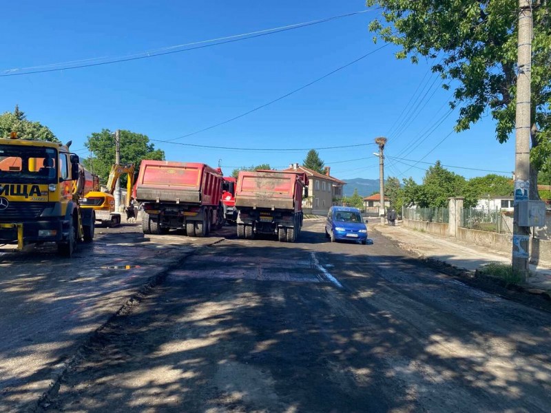 АПИ: Ремонтът на 28 км от пътя Първомай - Асеновград не е спиран