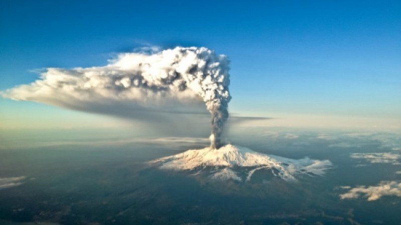 На 11 март 1669г. започва най-мощното изригване на вулкана Етна,