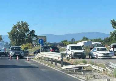 Моторист е бил блъснат тази сутрин на пътя Пловдив Карлово Инцидентът