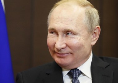 Президентът на Русия Владимир Путин подписа федерален закон който приравнява