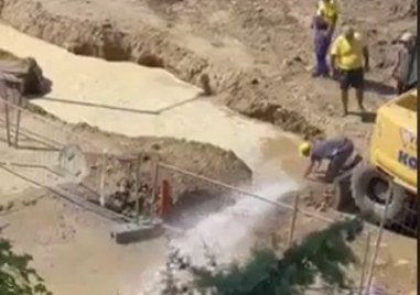 Строители спукаха централен водопровод и отново оставиха без вода живеещите