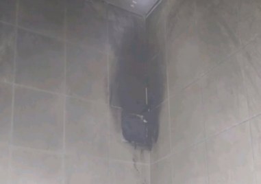 Сигнал за пламнал вентилатор в банята на болнична стая вдигна